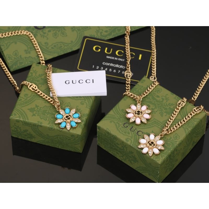G*u*i necklaces